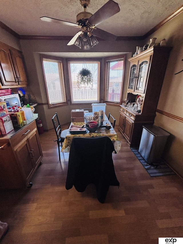 dining space with dark wood-style floors, a textured ceiling, and ceiling fan