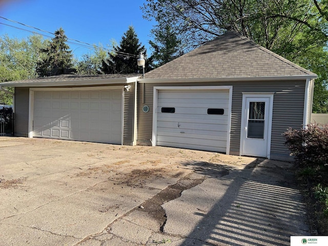 650 E 9th St, York, NE 68467 - view of detached garage
