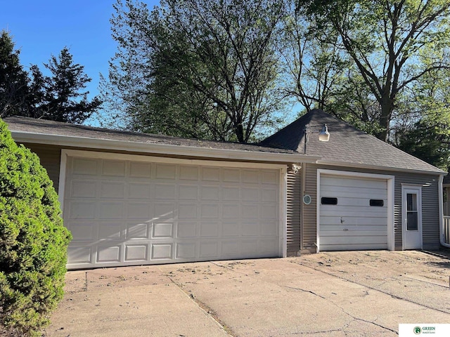 650 E 9th St, York, NE 68467 - view of garage