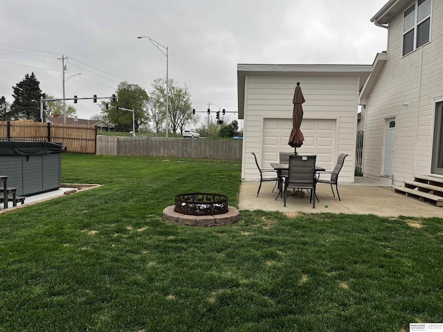 view of yard featuring a patio, an outdoor fire pit, fence, and a hot tub