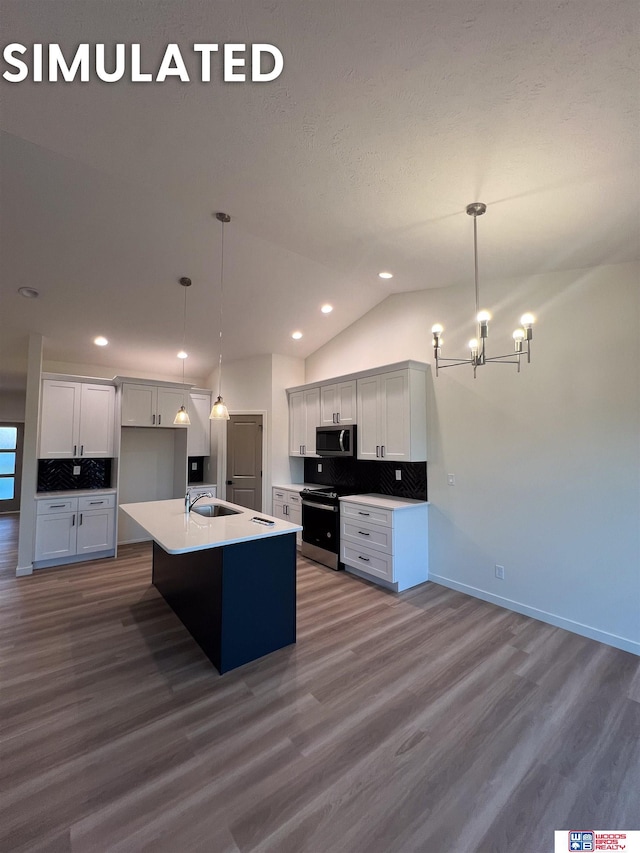 kitchen featuring a sink, dark wood-style flooring, a chandelier, stainless steel appliances, and decorative backsplash