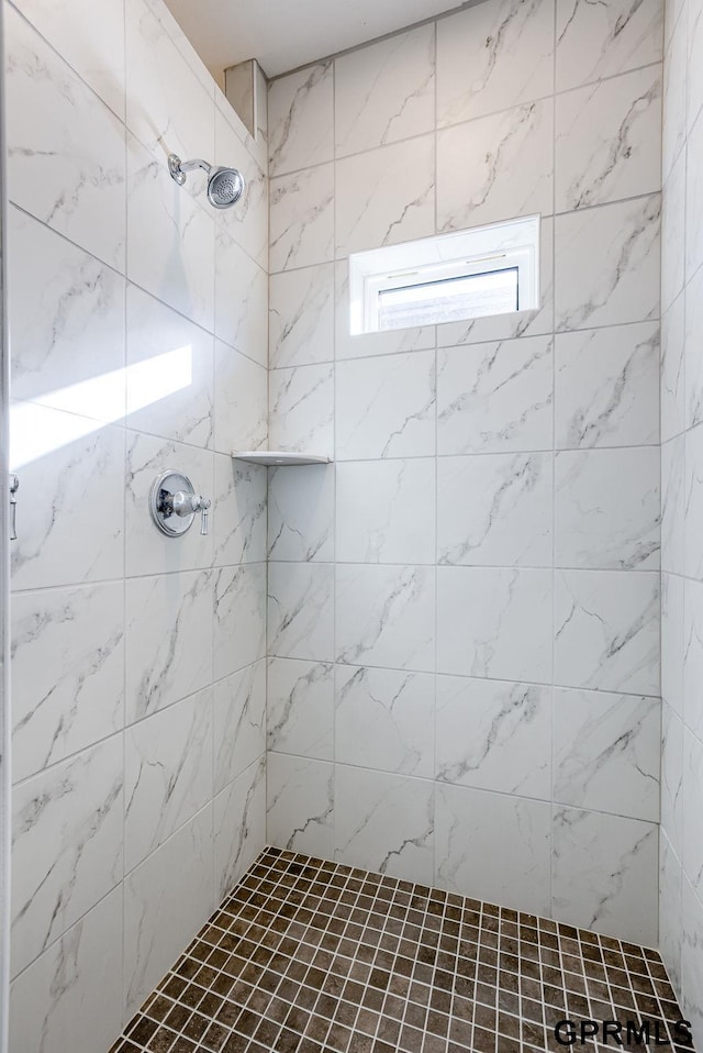 bathroom featuring a tile shower
