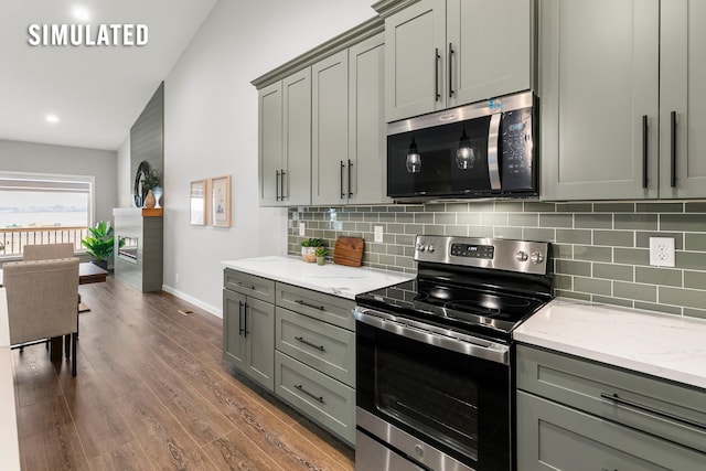 kitchen with stainless steel appliances, baseboards, and gray cabinets