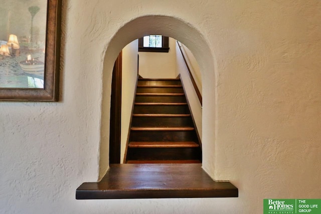 5506 Howard St, Omaha, NE 68106 - stairs with arched walkways and a textured wall