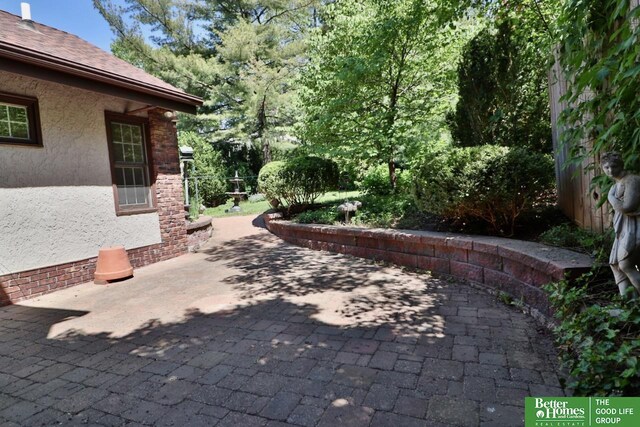 5506 Howard St, Omaha, NE 68106 - view of patio