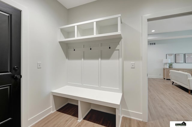 mudroom with recessed lighting, baseboards, visible vents, and wood finished floors