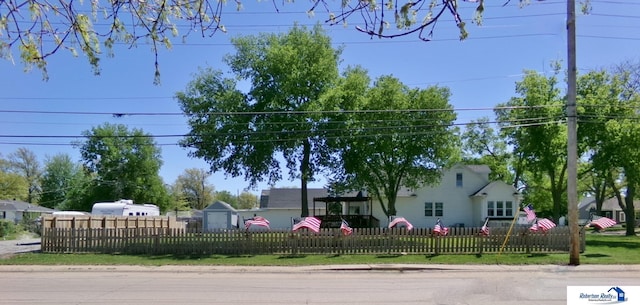 view of front of property with a fenced front yard
