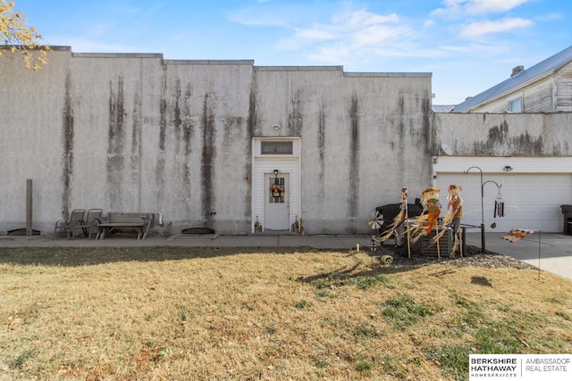 109 W Elk St, Hooper, NE 68031 - view of outbuilding featuring a garage and driveway
