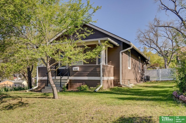 view of front of home with fence and a front lawn