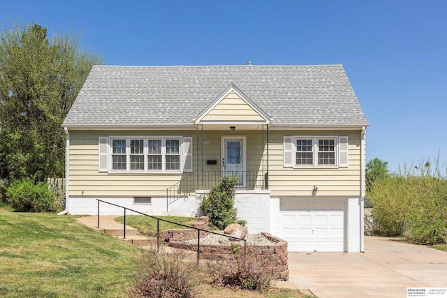 view of front facade featuring an attached garage, a front lawn, roof with shingles, and concrete driveway