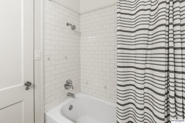 bathroom with shower / bath combo