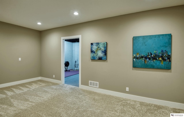 spare room featuring visible vents, carpet flooring, baseboards, and recessed lighting