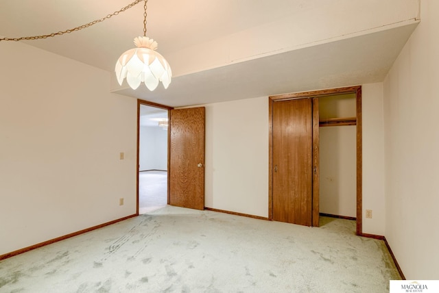 unfurnished bedroom featuring carpet flooring, baseboards, and a closet