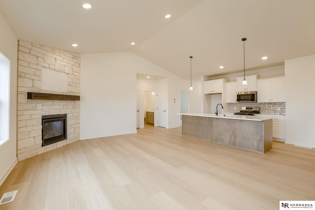 16014 Daniel St, Bennington, NE 68007 - kitchen with visible vents, a sink, open floor plan, stainless steel appliances, and white cabinetry