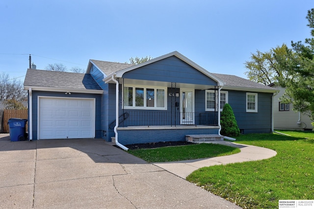 view of front of house featuring a shingled roof, an attached garage, a front lawn, a porch, and driveway