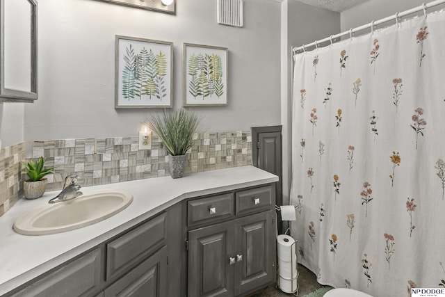 full bath featuring vanity, tasteful backsplash, and a shower with shower curtain