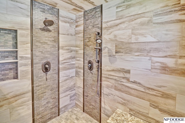 bathroom featuring a tile shower