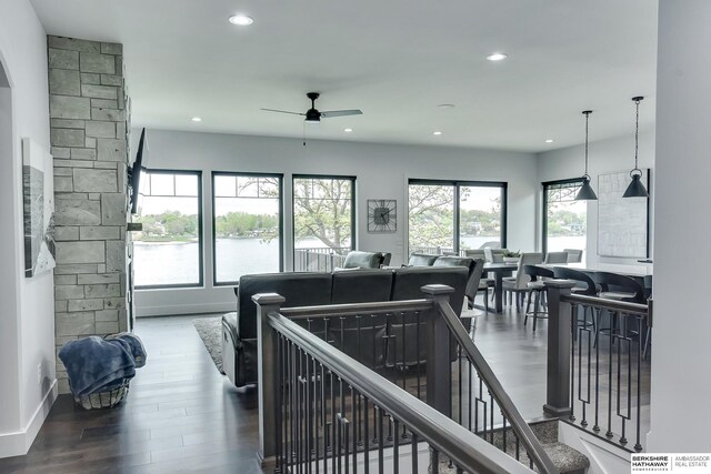 living area featuring a ceiling fan, recessed lighting, and wood finished floors