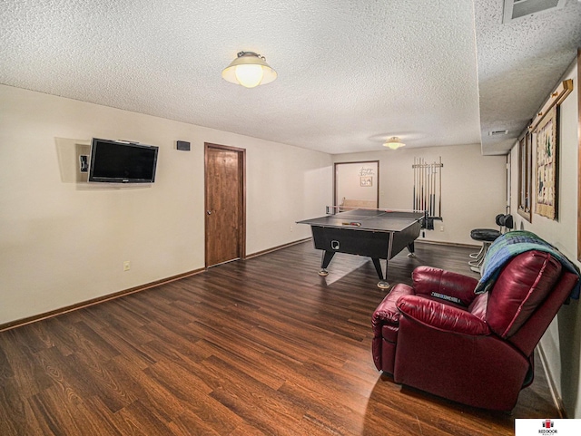 1521 Kingston Rd, Lincoln, NE 68506 - playroom featuring a textured ceiling, baseboards, wood finished floors, and visible vents