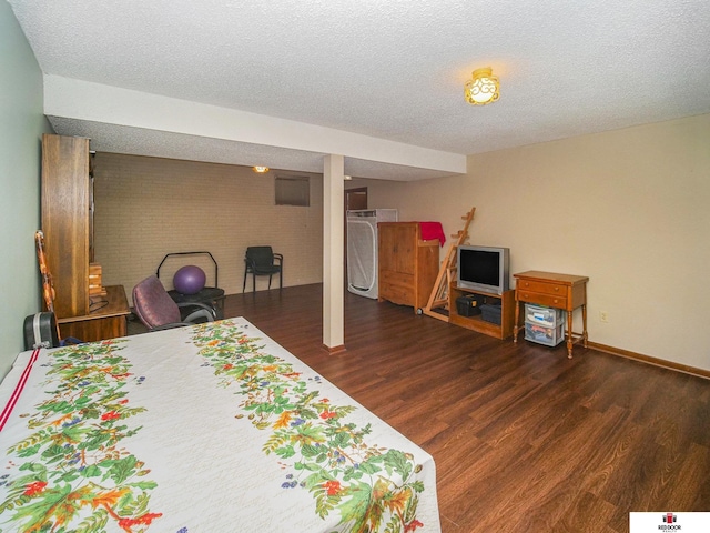 1521 Kingston Rd, Lincoln, NE 68506 - bedroom with a textured ceiling, baseboards, and wood finished floors