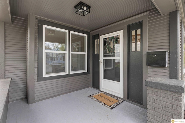 property entrance featuring a porch