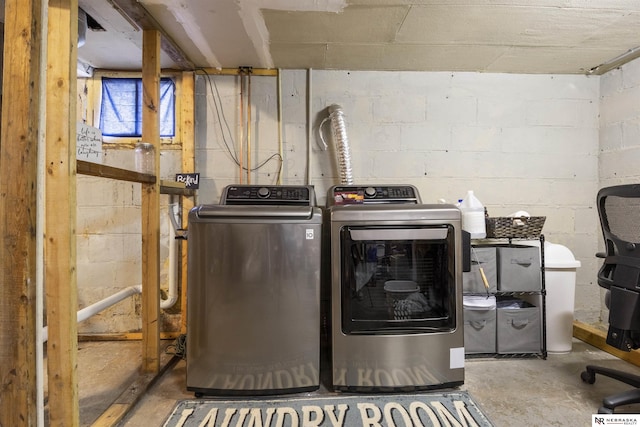 4504 Mayberry St, Omaha, NE 68106 - laundry room featuring laundry area and washing machine and dryer