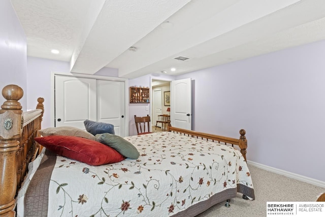 bedroom featuring visible vents, a closet, baseboards, recessed lighting, and carpet flooring
