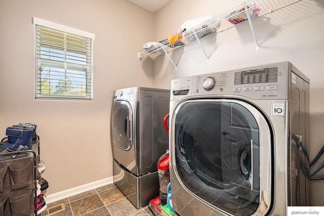 laundry room featuring independent washer and dryer, laundry area, and baseboards