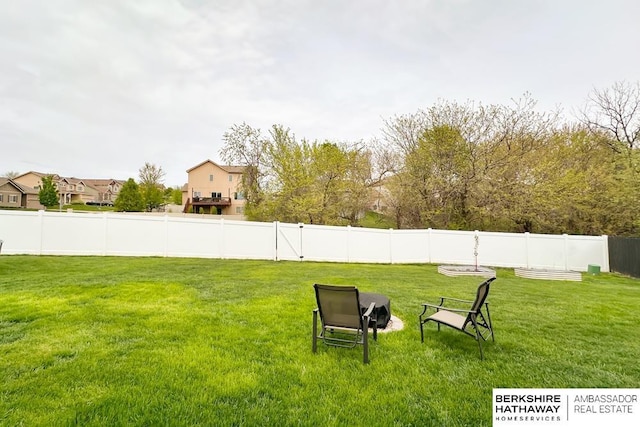 view of yard featuring a fenced backyard