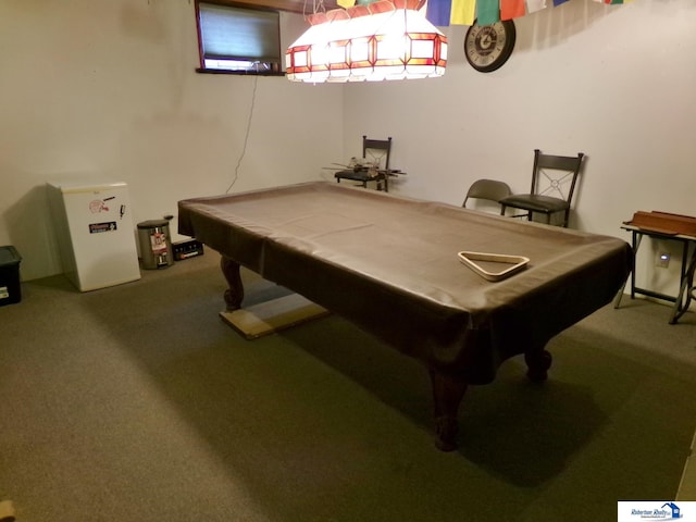 playroom featuring pool table and carpet