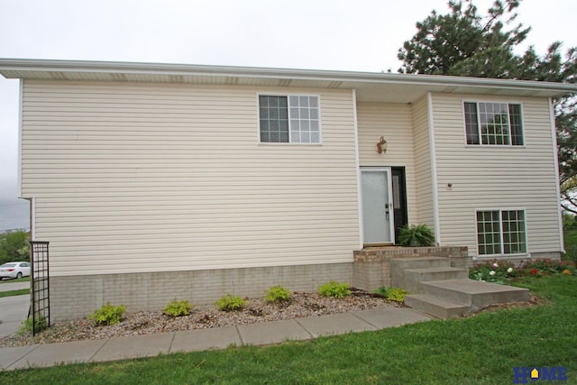 5203 N 9th Cir, Lincoln, NE 68521 - view of front of home
