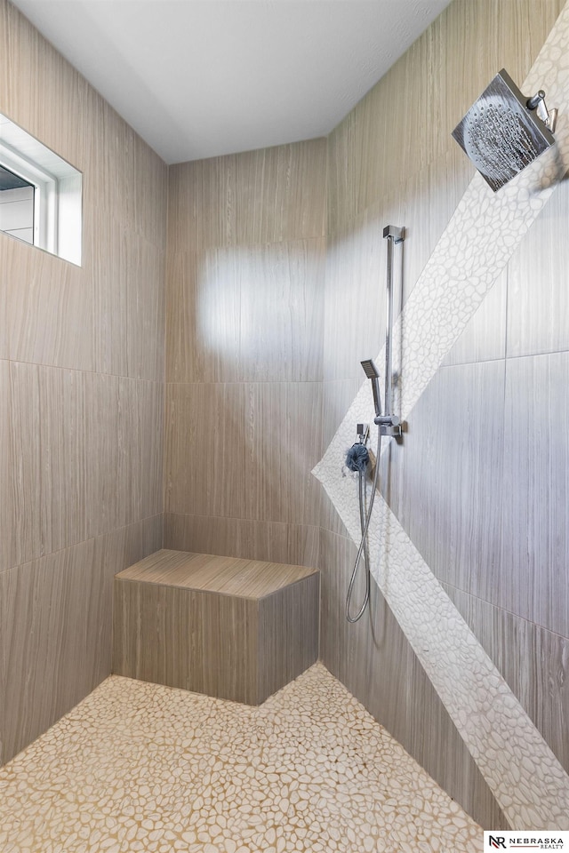 full bath with tiled shower