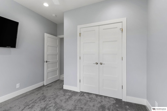 unfurnished bedroom featuring carpet floors, recessed lighting, baseboards, and a closet