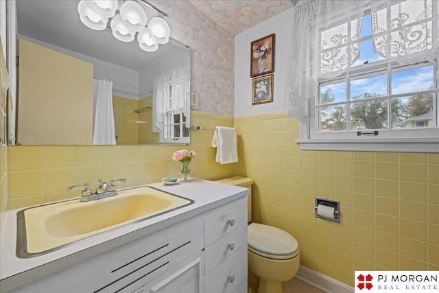 full bath with a shower with shower curtain, tile walls, toilet, and wallpapered walls