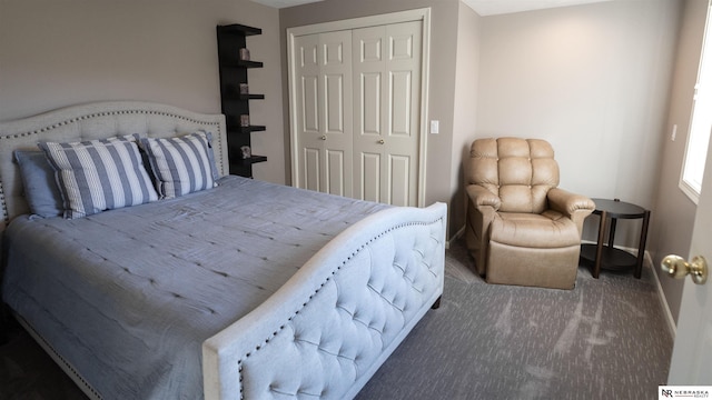 carpeted bedroom featuring baseboards and a closet