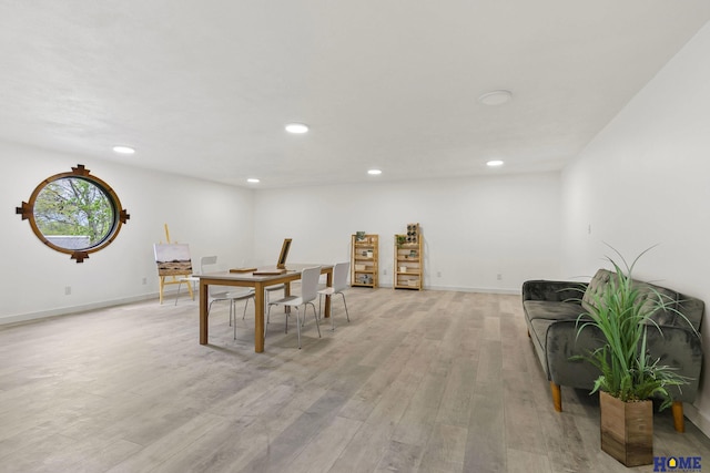 dining room with light wood-style flooring, baseboards, and recessed lighting