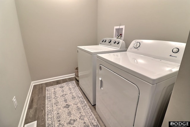 clothes washing area with independent washer and dryer, baseboards, visible vents, light wood-style floors, and laundry area