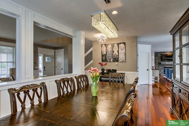 dining space with an inviting chandelier, hardwood / wood-style flooring, and recessed lighting