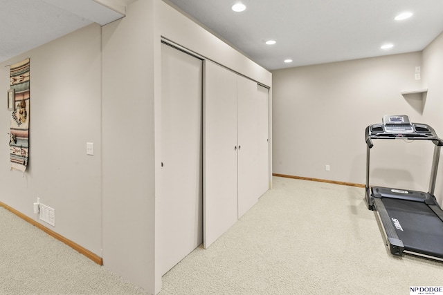 exercise room with baseboards, light carpet, visible vents, and recessed lighting