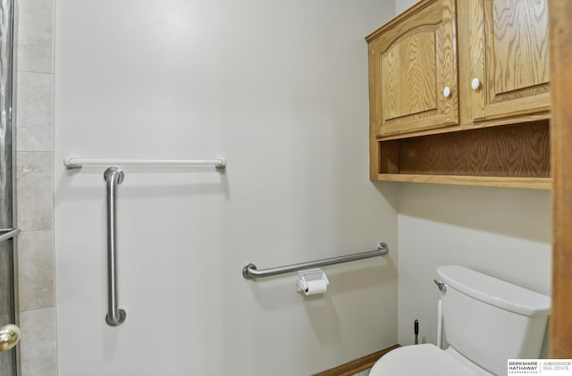 bathroom featuring toilet and an enclosed shower