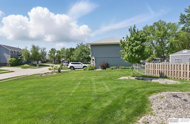 view of yard featuring a residential view