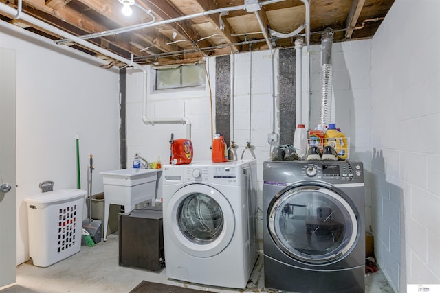 7545 Sherman Dr, Omaha, NE 68134 - laundry area with washer and dryer
