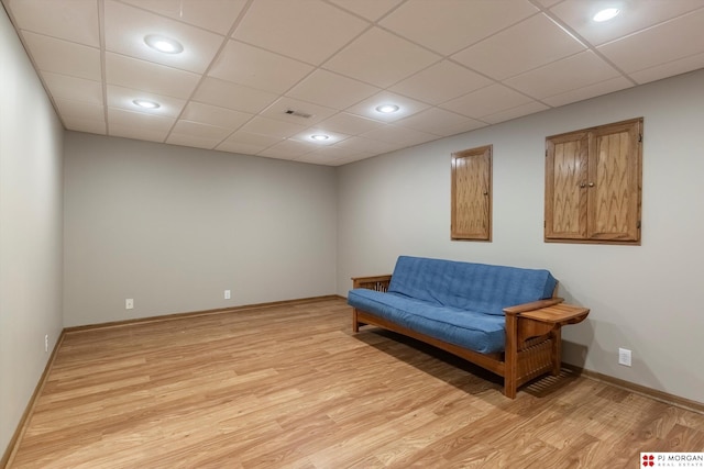sitting room with light wood-style flooring, baseboards, recessed lighting, and a drop ceiling