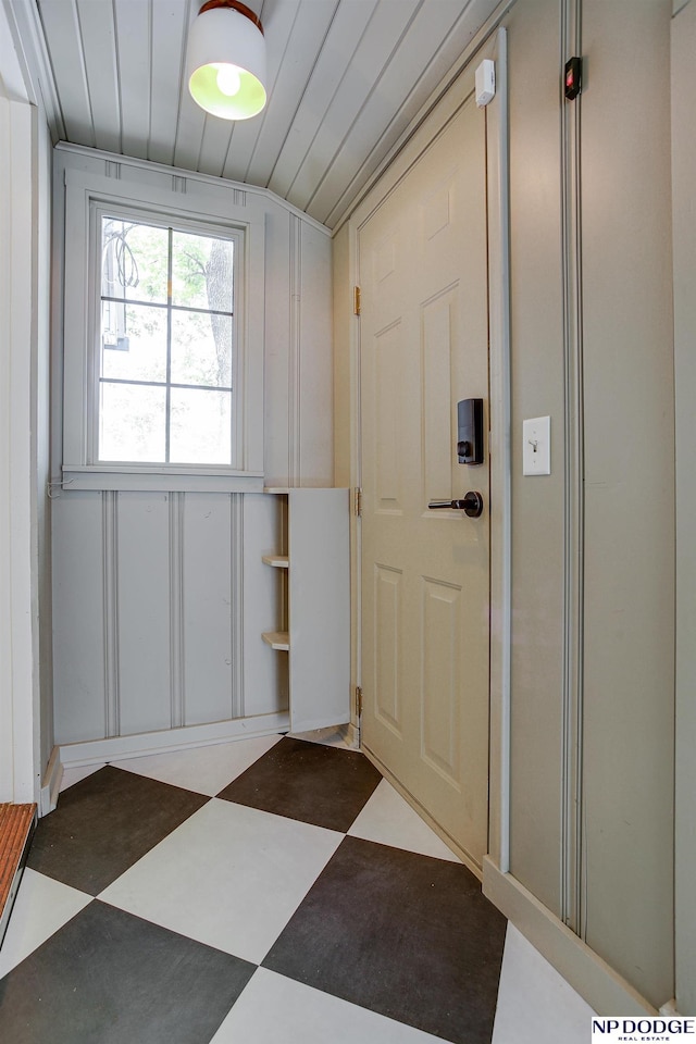 5650 Poppleton Ave, Omaha, NE 68106 - foyer entrance with tile patterned floors