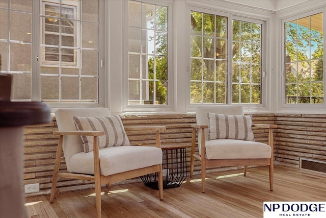 5650 Poppleton Ave, Omaha, NE 68106 - view of sunroom / solarium