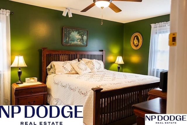 bedroom featuring ceiling fan