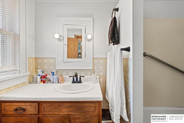 929 Main St, Seward, NE 68434 - bathroom featuring vanity