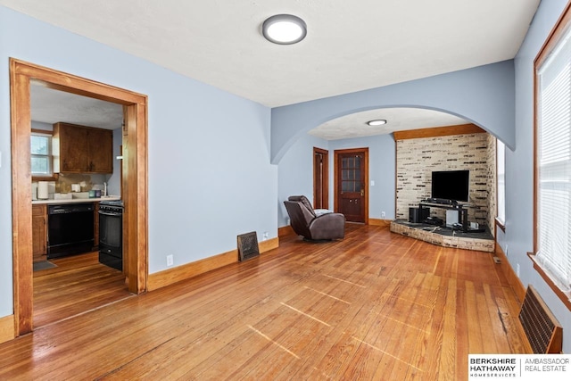 929 Main St, Seward, NE 68434 - unfurnished room featuring arched walkways, light wood-type flooring, baseboards, and healthy amount of natural light