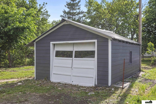 2139 S 8th St, Lincoln, NE 68502 - view of garage