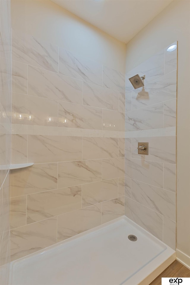 513 13th Ave, Plattsmouth, NE 68048 - bathroom with tiled shower